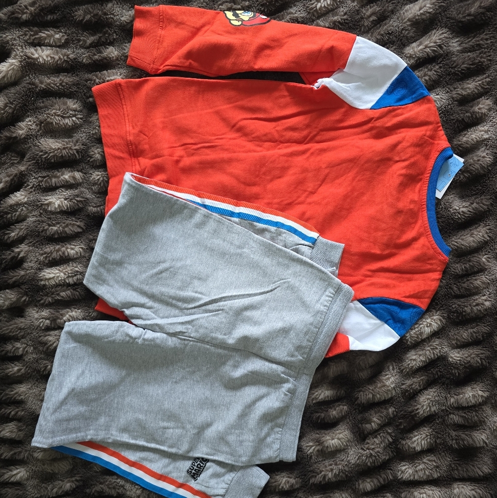 Super Mario NWT Sweatshirt And Sweatpants Set 10 - Picture 2 of 5